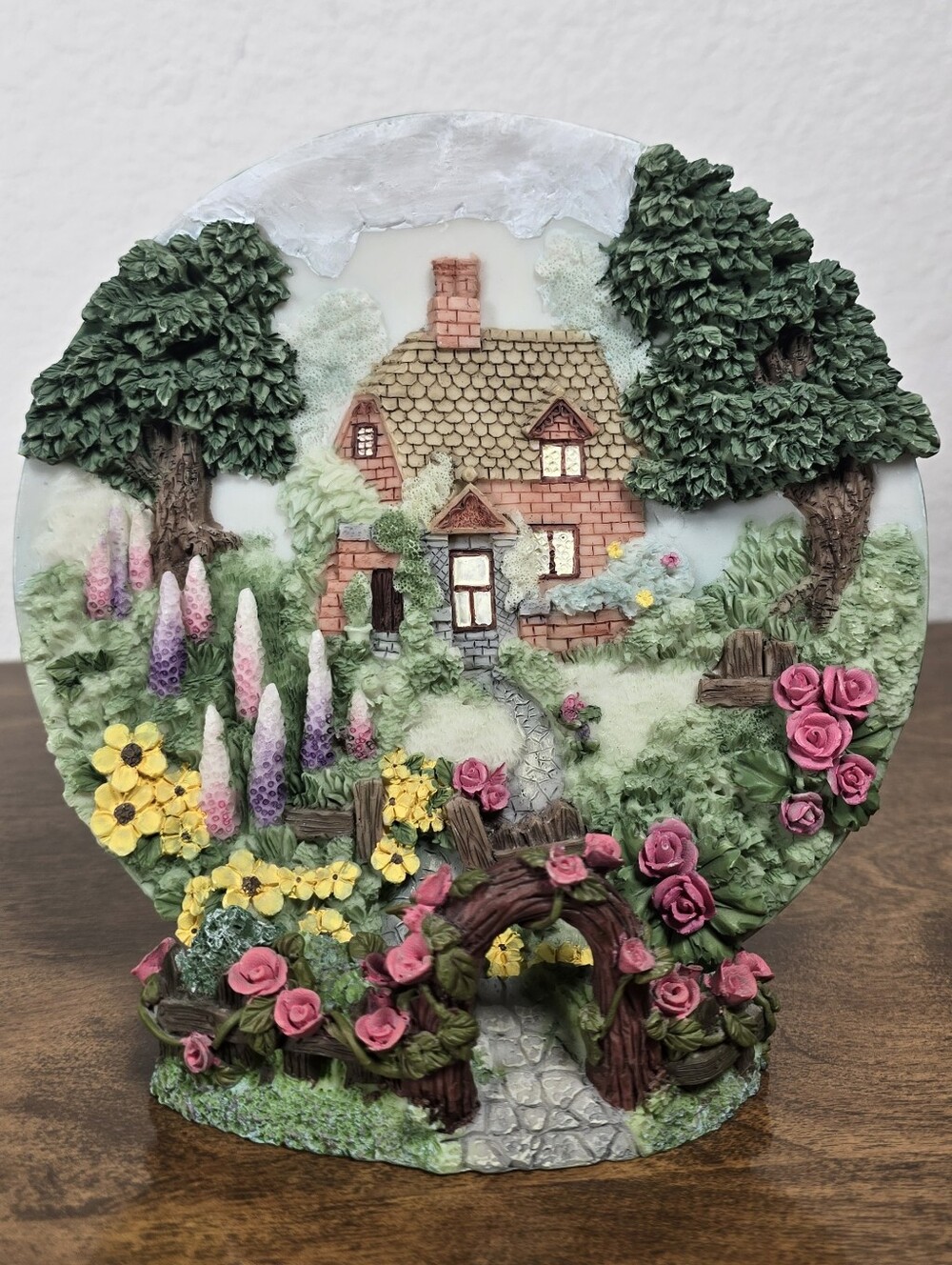VTG Cottagecore 3D Resin Collector Plate & Matching Garden Arch Stand Set